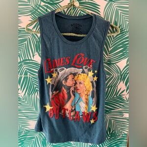 Rodeo Quincy women’s graphic muscle tee ladies love out laws sz S